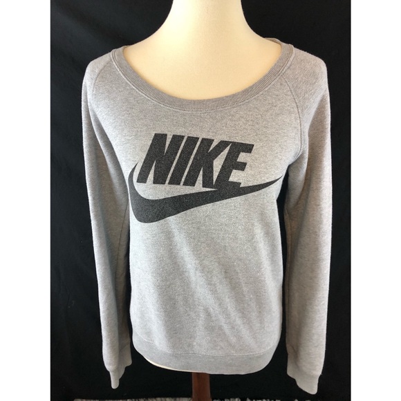 Nike Tops - HP ♥️ Nike pullover